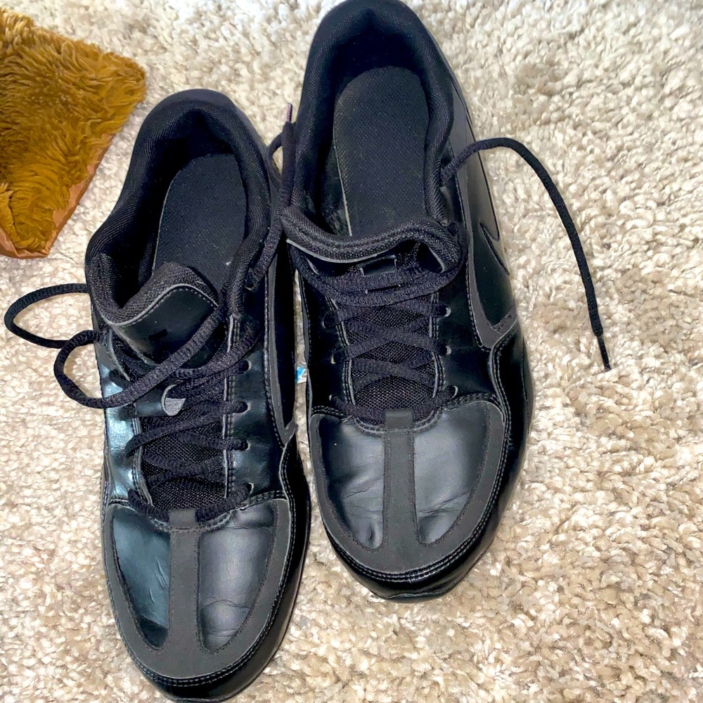 Golfing shoes